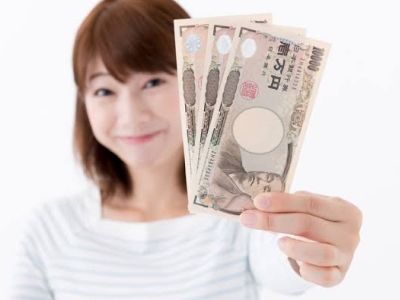 ボーナスに喜ぶ女性